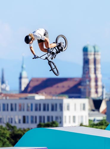 ecs22 bmx radler und frauenkirche 3 © münchen tourismus jan saurer